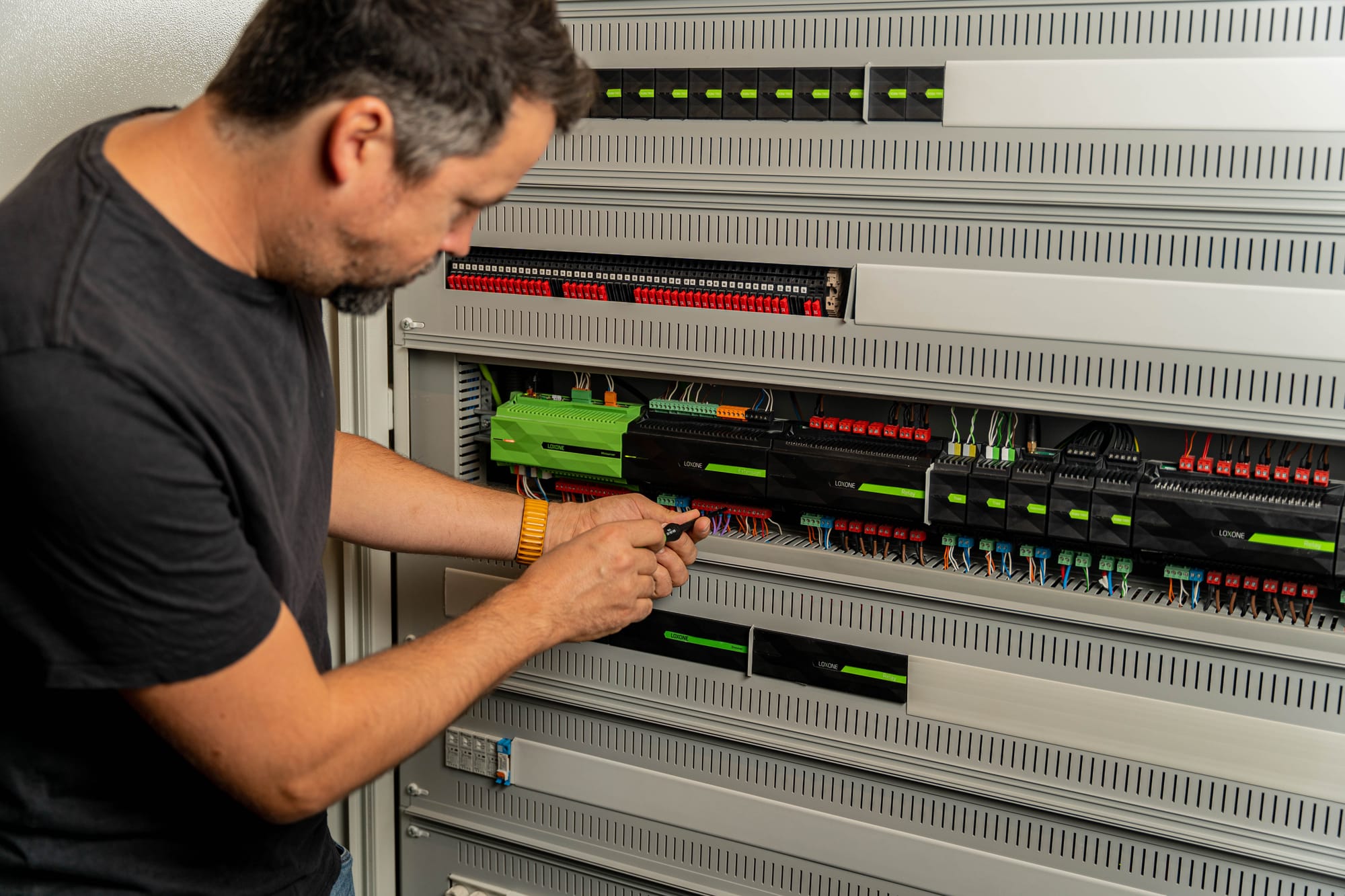 How to Choose a Home Automation Installer (10 Questions to Ask)